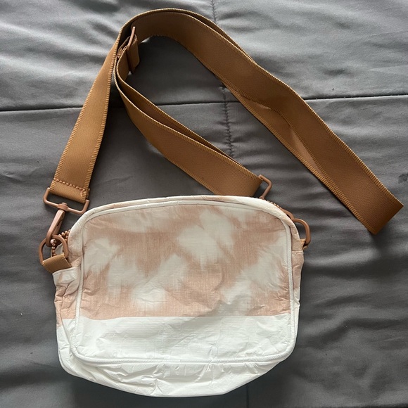 EUC aloha collection x Chelsea Kauai le tour - Picture 3 of 3